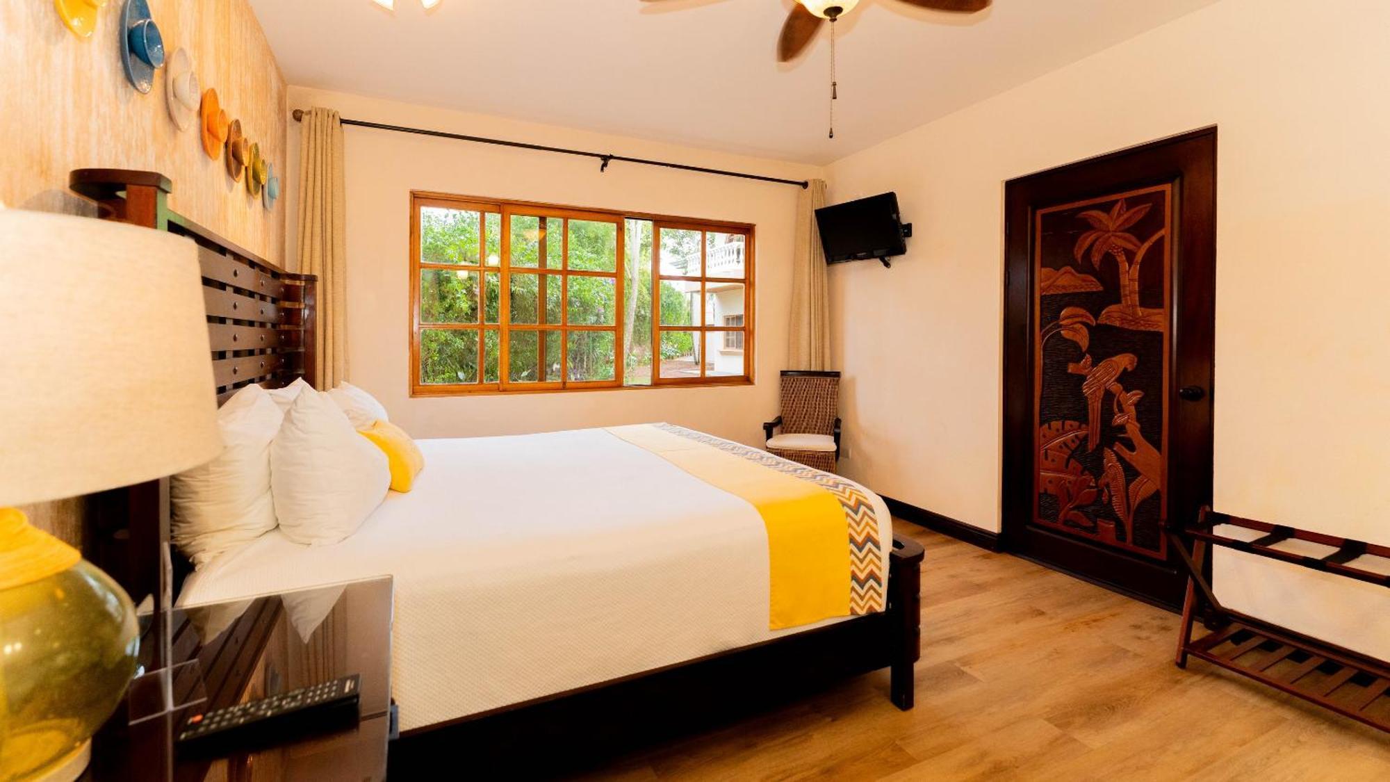 Buena Vista Chic Hotel Pilas Bilik gambar