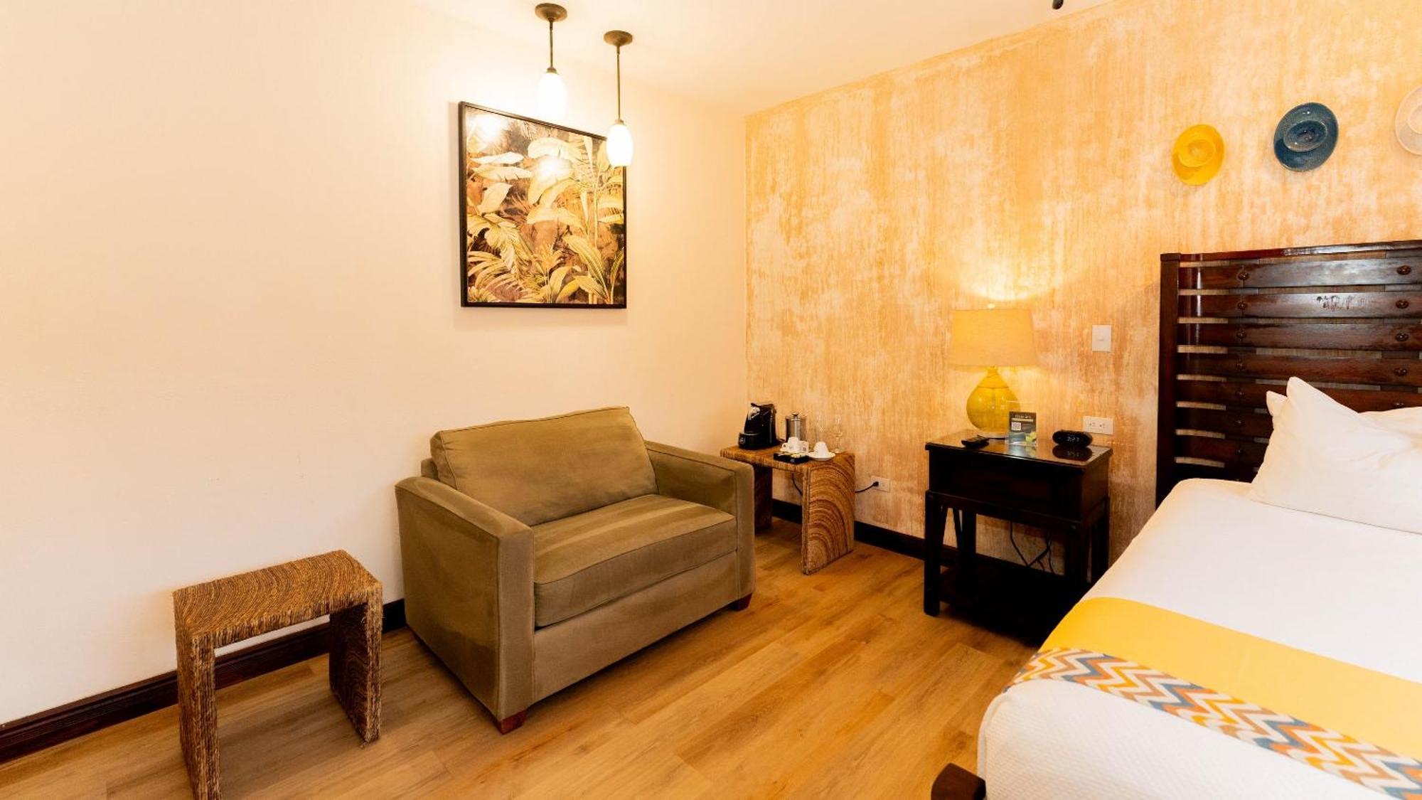 Buena Vista Chic Hotel Pilas Bilik gambar