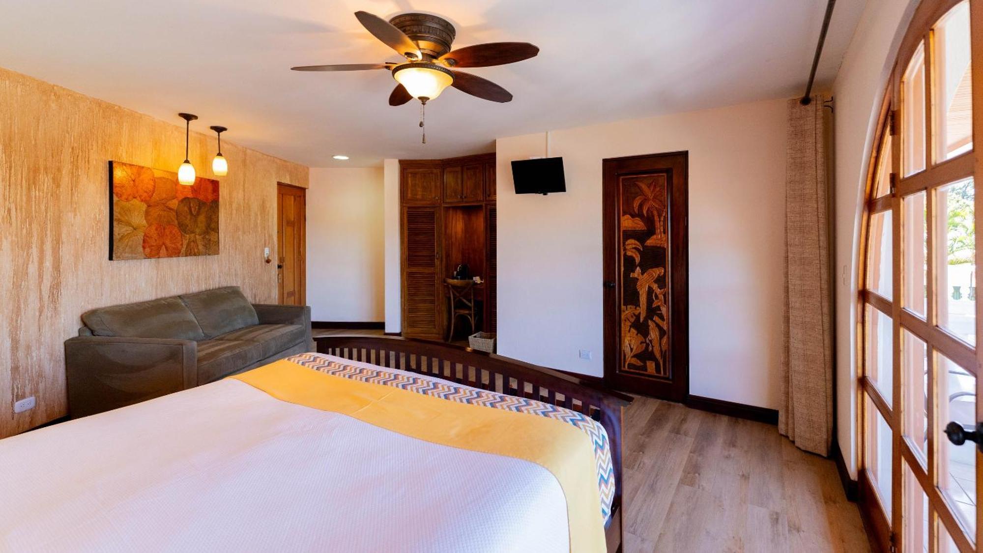Buena Vista Chic Hotel Pilas Bilik gambar