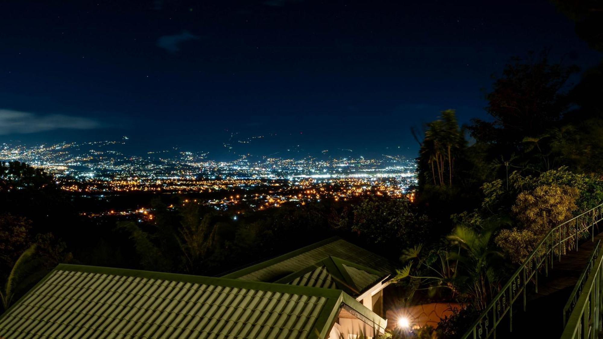 Buena Vista Chic Hotel Pilas Luaran gambar