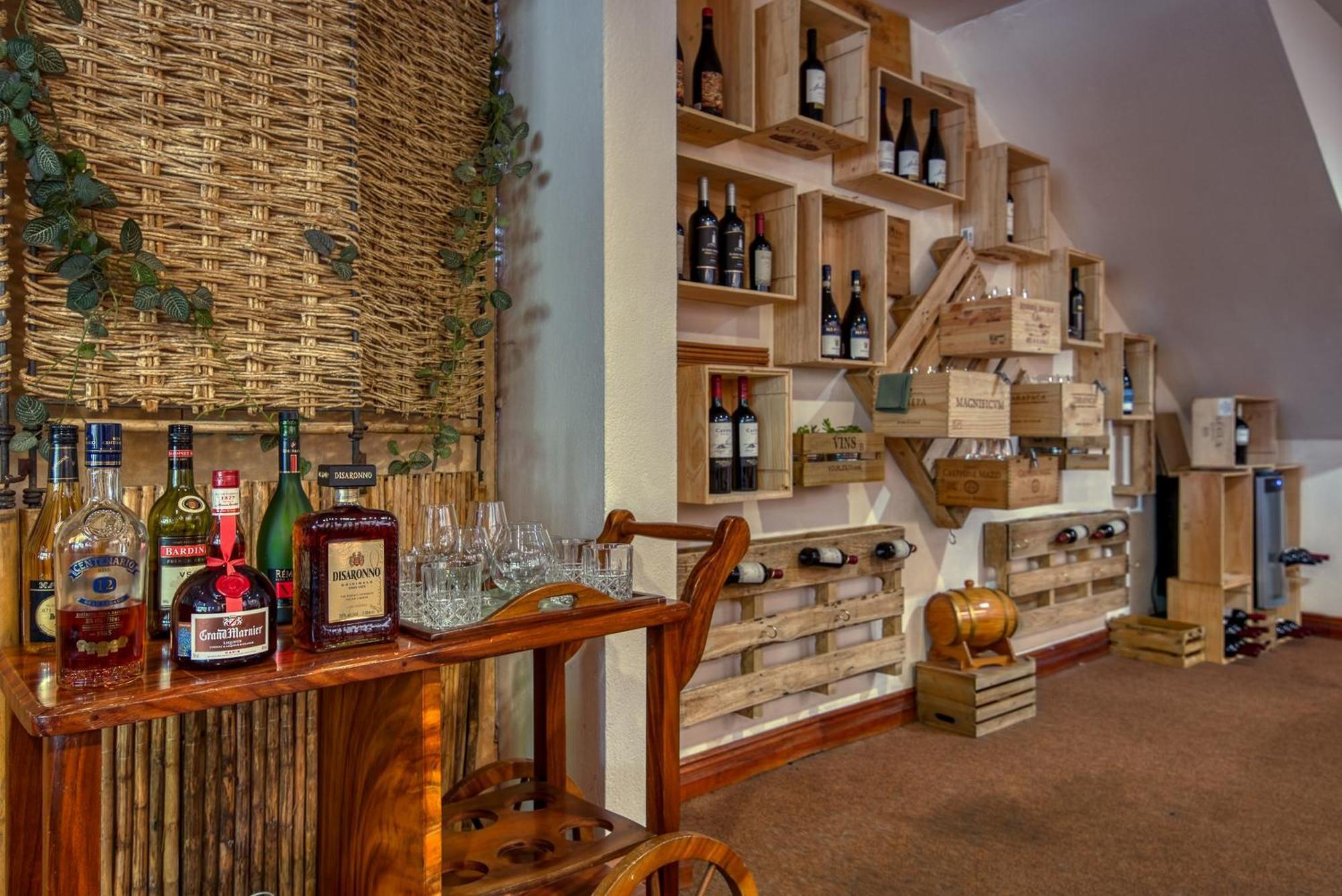 Buena Vista Chic Hotel Pilas Luaran gambar