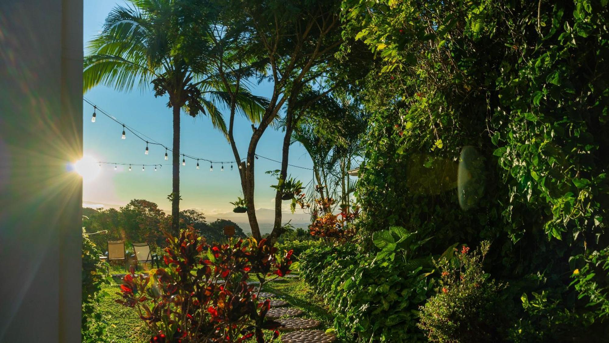 Buena Vista Chic Hotel Pilas Luaran gambar