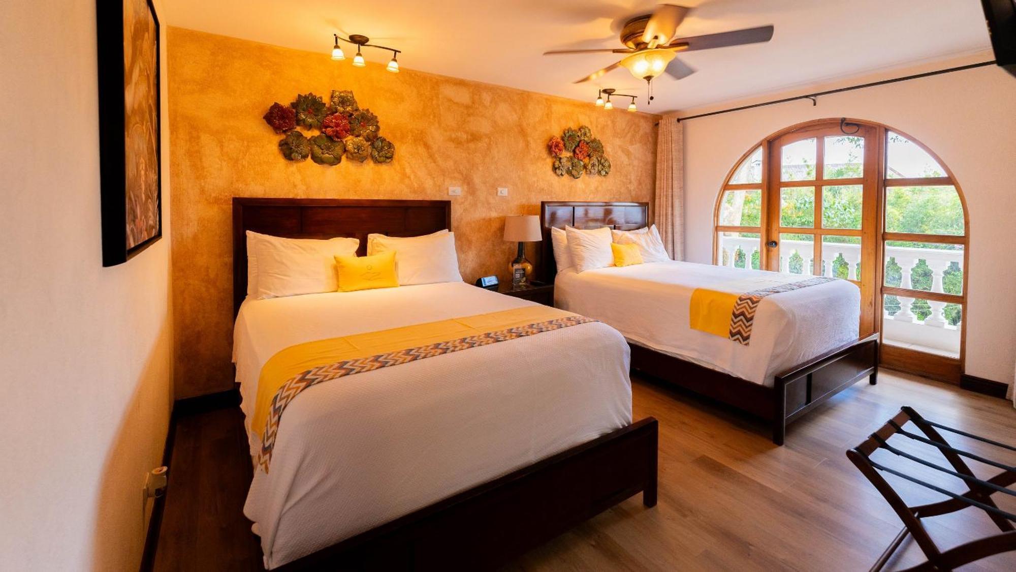 Buena Vista Chic Hotel Pilas Luaran gambar