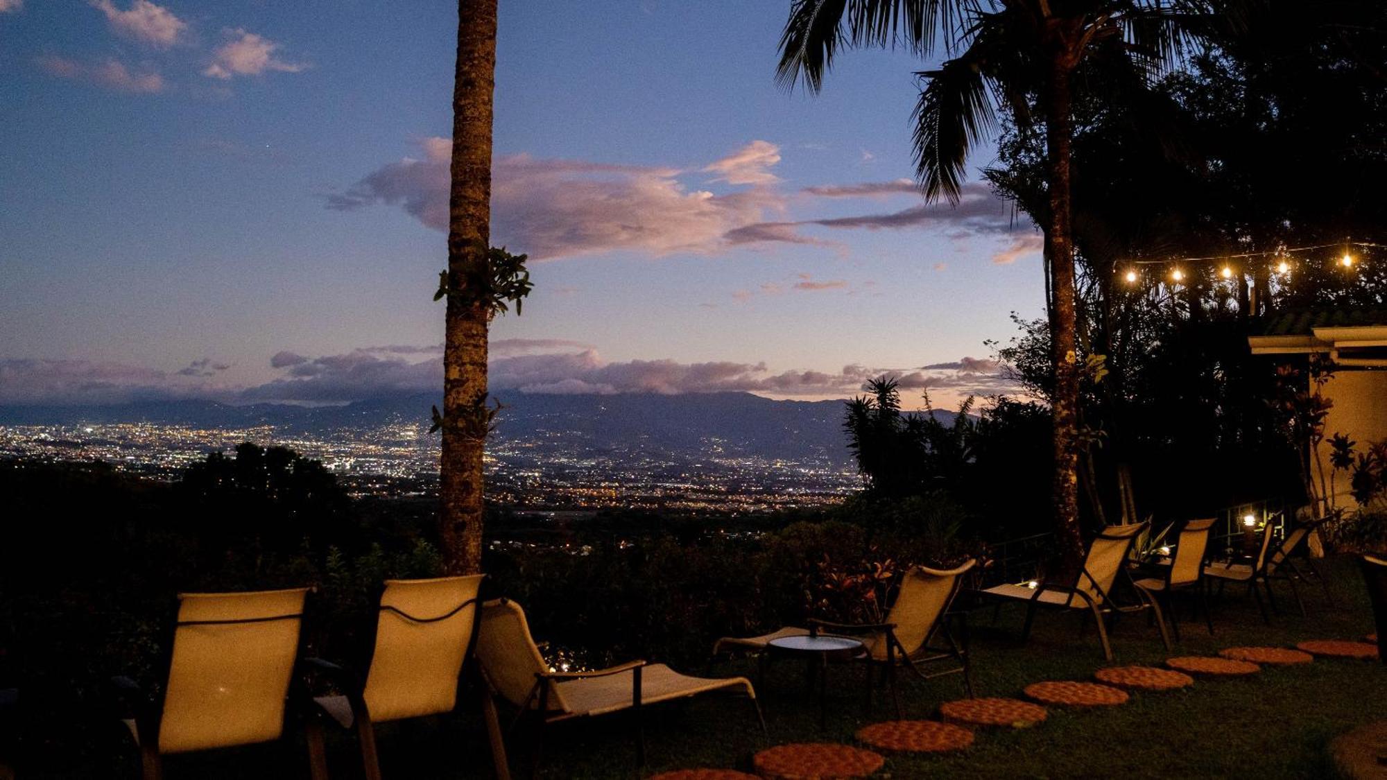 Buena Vista Chic Hotel Pilas Luaran gambar