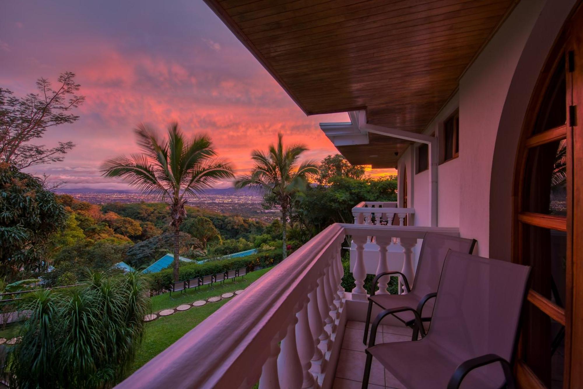 Buena Vista Chic Hotel Pilas Luaran gambar