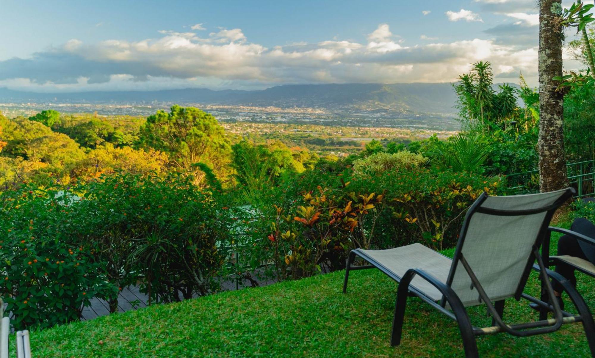 Buena Vista Chic Hotel Pilas Luaran gambar