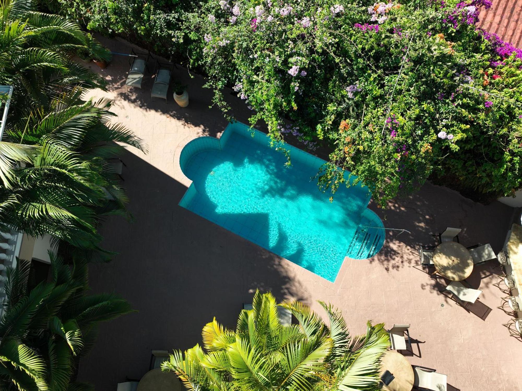 Buena Vista Chic Hotel Pilas Luaran gambar